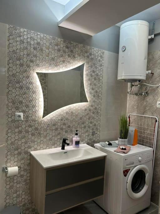 Dráma Black Eagle Apartment מראה חיצוני תמונה