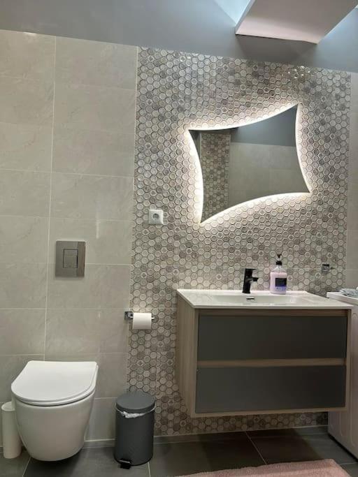 Dráma Black Eagle Apartment מראה חיצוני תמונה